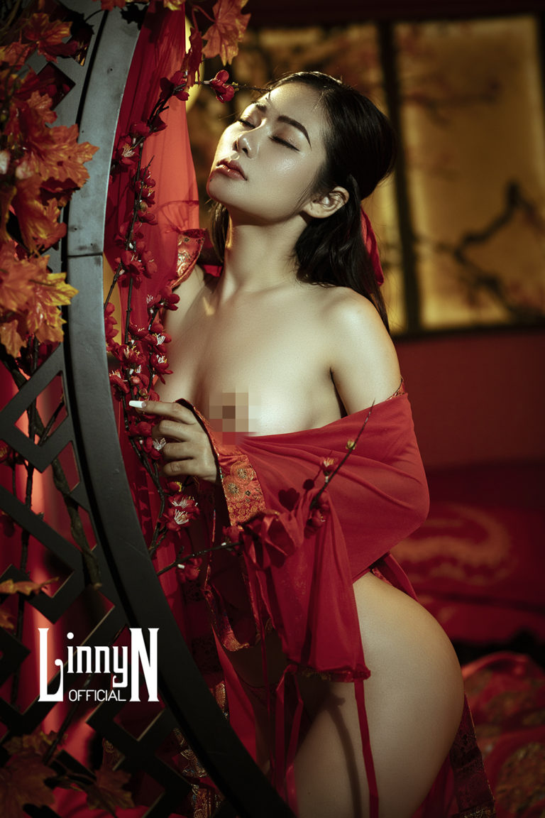 Linny Nguyen Nude 1