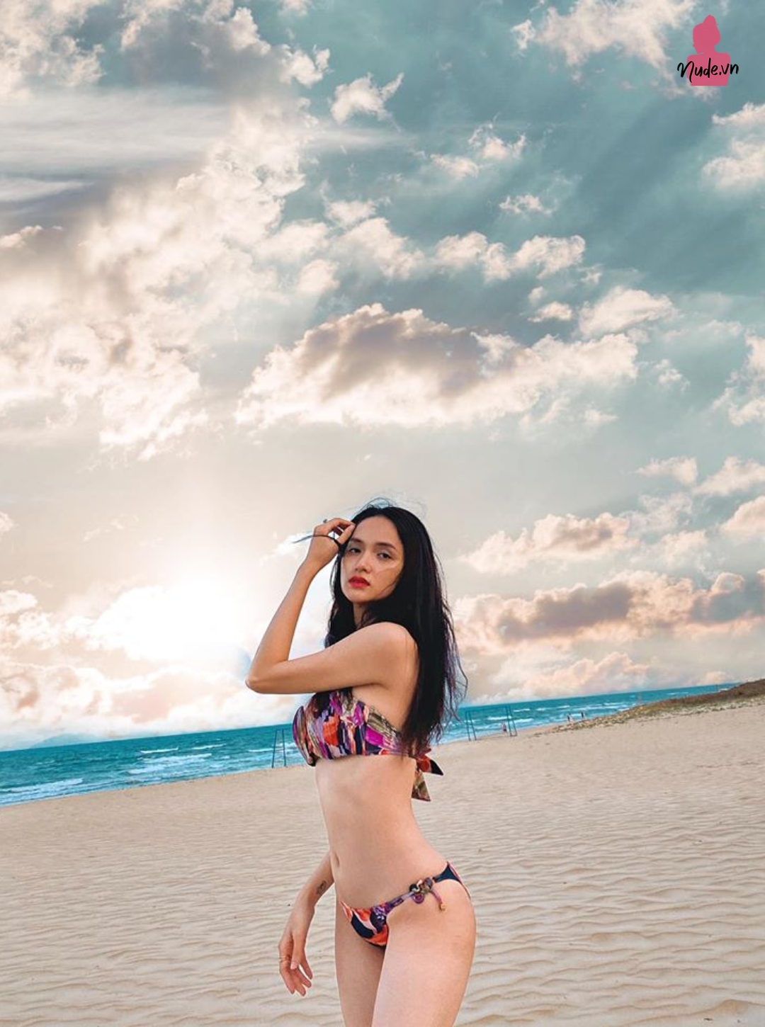 Huong Giang bikini nude vn 17