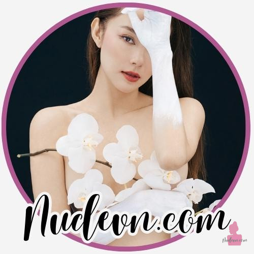 Minh Hằng nude